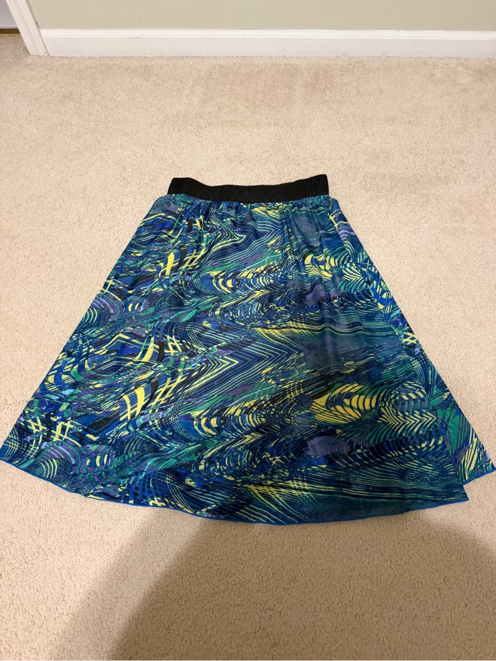 Large LuLaRoe LLR Lola abstract print skirt